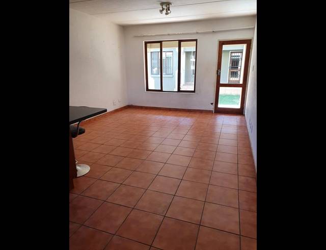 2 BEDROOM TOWNHOUSE FOR SALE IN HELDERWYK